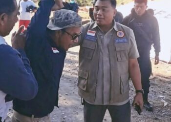CAMAT YANG BERANI MELAWAN TEKANAN: SOAL BANTUAN GEMPA DI LAMBA LEDA UTARA