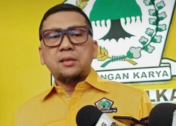 AHMAD DOLI: KALAU PUNYA IJAZAH, KENAPA TAK DIBAWA KE MK?